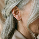 Pendientes Triangulares con Perlas Elegantes