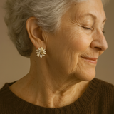 Pendientes Elegantes y Refinados con Pétalos de Ópalo en Oro