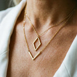 Colgante Elegante con Péndulo Geométrico en V