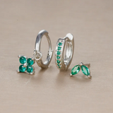 Conjunto de Pendientes con Diamantes en Forma de Flor