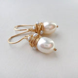 Pendientes Vintage de Perla con Hilos Dorados