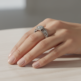 Anillo Exótico de Cristal Plateado