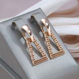 Pendientes Elegantes en Oro Hueco