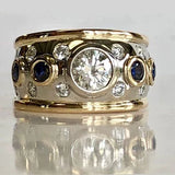 Anillo vintage con incrustaciones de zirconia dorada