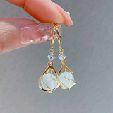 Pendientes Dorados Colgantes con Ópalo Blanco Vintage